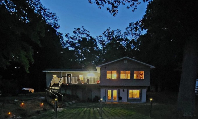 Fountain Cottage | Pet friendly Lakefront Cottage/Cabin between Ludington/Baldwin/Manistee