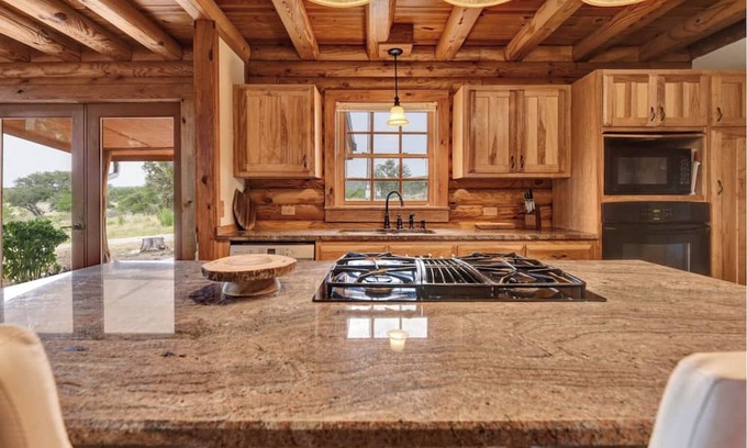 Burnet Cabin | EHAD RANCH 3-bedroom cabin in the Hill Country of Texas