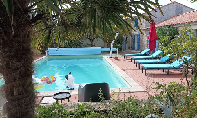 Sainte-Radegonde-des-Noyers Cottage | Gite POP Studio - Piscine Partagée - Sud Vendée