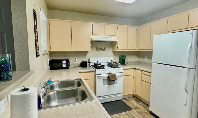 Elk Grove Apartment | Lovely 3-bedroom apartment with AC and WiFi in Elk Grove