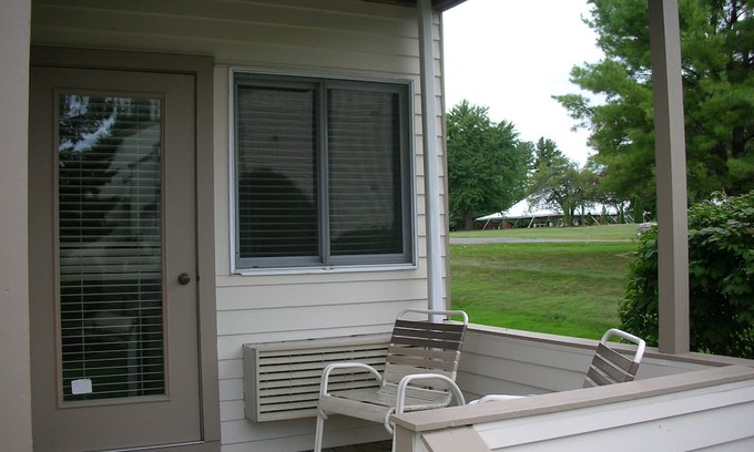 Lenox Apartment | Ponds at Foxhollow in the Berkshires, Timeshare Sleeps 4 / Full Kitchen and Bath