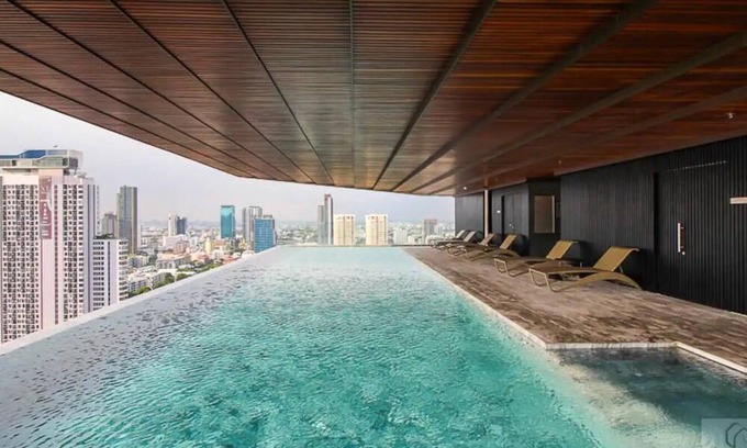 Ekkamai Condo | Super Host Luxurious stays