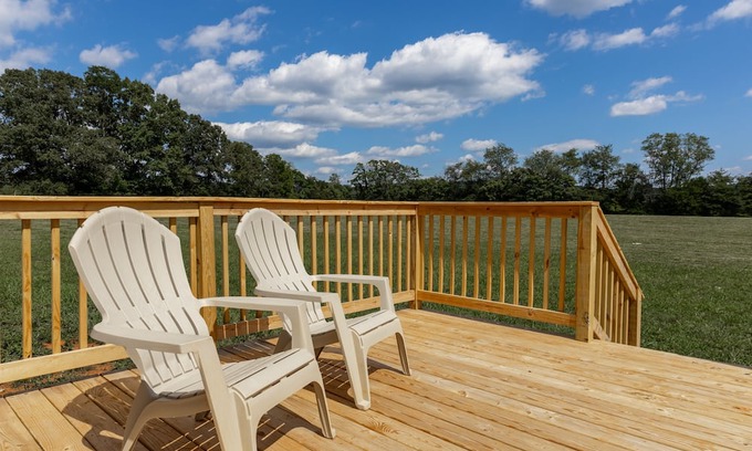 Faber House | Charming 3-bedroom Mountain View Retreat in Faber