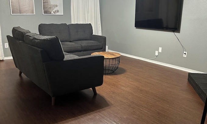 Fort Worth House | Spacious 4-bedroom house with WiFi and AC in cool Fort Worth