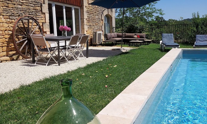 Archignac House | Holiday Home 'Gîte De Charme Avec Piscine Privée' with Private Terrace and Air Conditioning