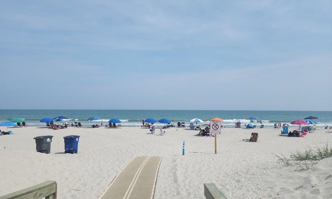 Myrtle Beach House | Charming 3-bedroom house with WiFi, AC in marvelous Myrtle Beach