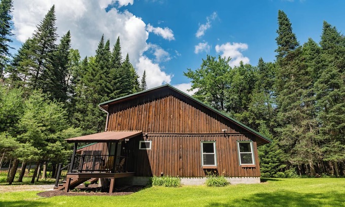 Woodgate Cabin | Beautiful 2- bedroom cabin in the Adirondacks with beach/lake access
