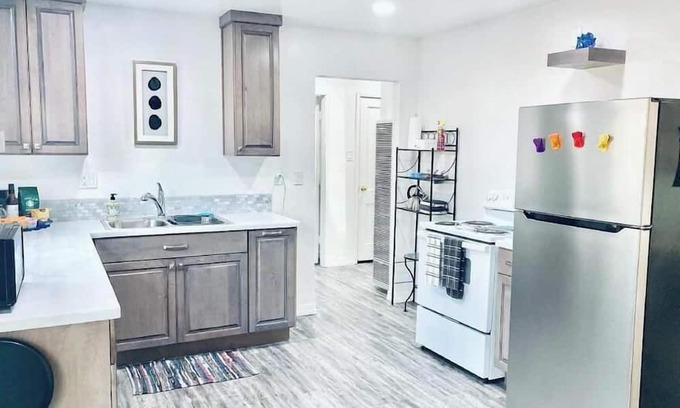 Farmington House | Relax & Unwind - Newly Remodeled Home - Private Backyard and Covered Patio.