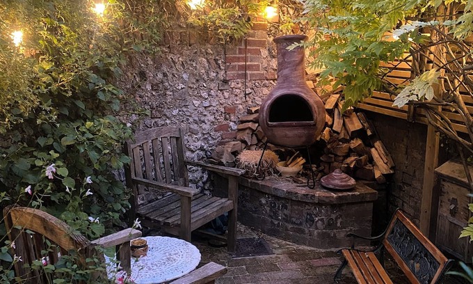 Lewes Cottage | Deceptively spacious 3-bed cottage with mature garden and home cinema in Lewes