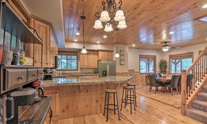 Long Valley Junction Cabin | Picturesque Cabin is conveniently located for all Utah's adventures.