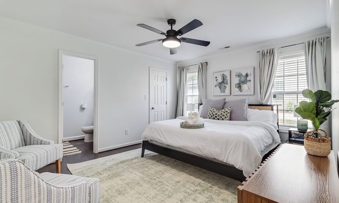 North Belmont House | Cozy & Convenient Belmont Home perfect for families and working professionals!