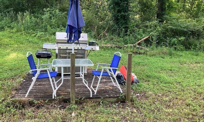 Hayesville RV Rental | Rustic 2-bedroom campsite in lovely Hayesville with WiFi