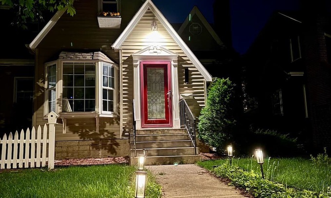 Fulton House | Charming 2-bed Suite with AC &WiFi ^^50th & France ONLY 1m to Lake Harriet!!