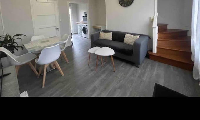 Le Creusot House | Maisonnette T3 duplex 4 pers + baby. Fully equipped, comfort assured.
