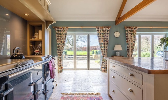 Shepton Mallet House | Beautiful and spacious period home in Somerset, 10 minutes from Glastonbury