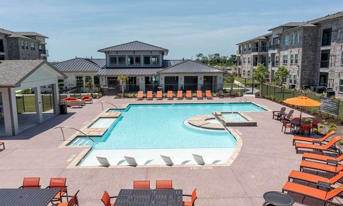 Texas City Apartment | Seaside Serenity near Galveston with pool & Parking