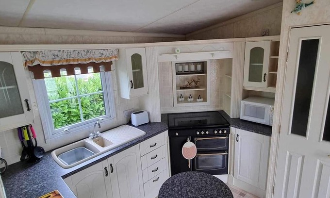 Ingoldmells Cabin | Inviting 2-Bed Cabin in Skegness