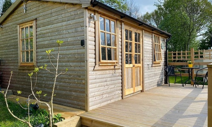 Millthorpe Cabin | Cosy cabin for two in the Peak District