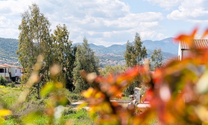 S'Iscala Apartment | Villa with Patio, Private Entrance and Garden, 5 minutes from the sea