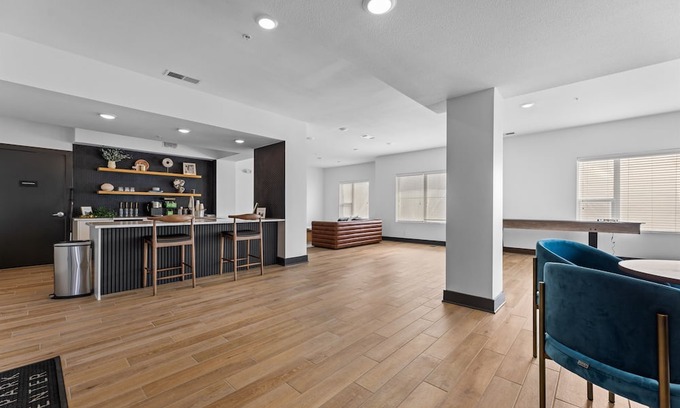 Cedar Park Apartment | LUX 2B2B | Parking, Pool, WiFi | Near DTA