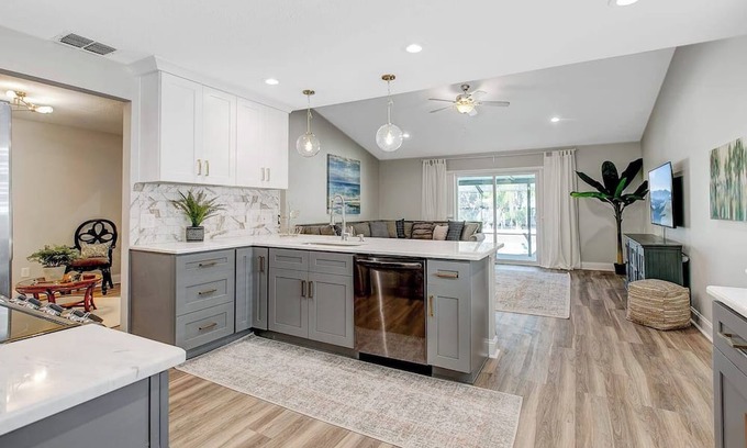 Bloomingdale House | Sleeps 10 with pool & game room