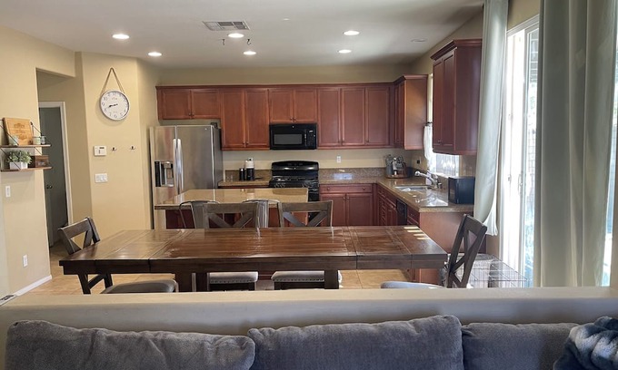 Palmdale House | Workation Paradise: Perfect 3 br getaway for work and play
