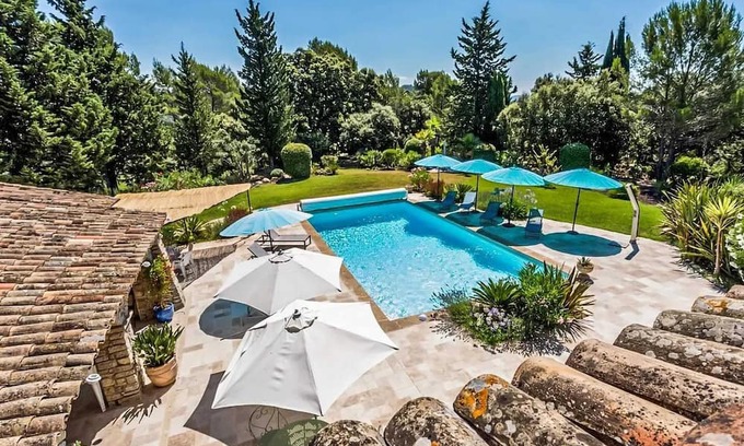 Taradeau House | Homerez - Spacious House in Taradeau with Shared Pool