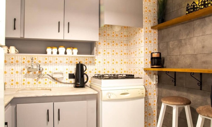 Alsancak Apartment | Gorgeous Flat with Balcony in Izmir Konak