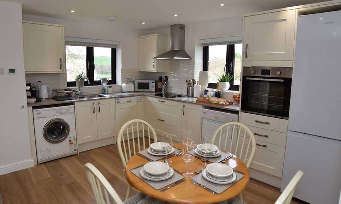 Stanton Drew Apartment | Private Guest Suite Chew Valley. King Bed near Bath, Bristol, Wells & Cheddar