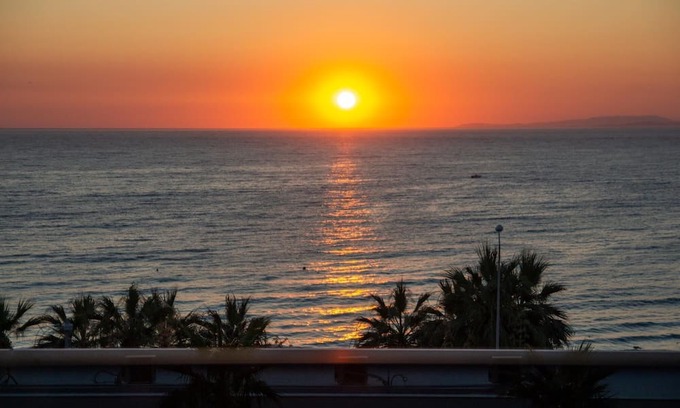 Kadnlar Denizi Mahallesi Apartment | Sea View Flat w Pool 1 min to Beach in Kusadasi