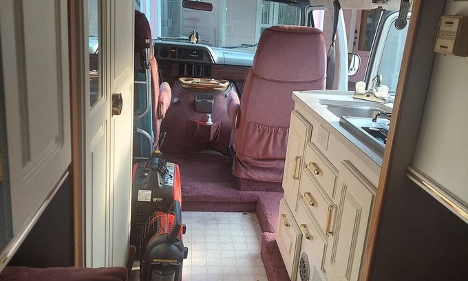 Mountlake Terrace House | Charming Retro RV Getaway