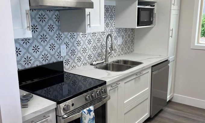 Regional District of Nanaimo Condo | Beachfront Getaway in Qualicum Beach
