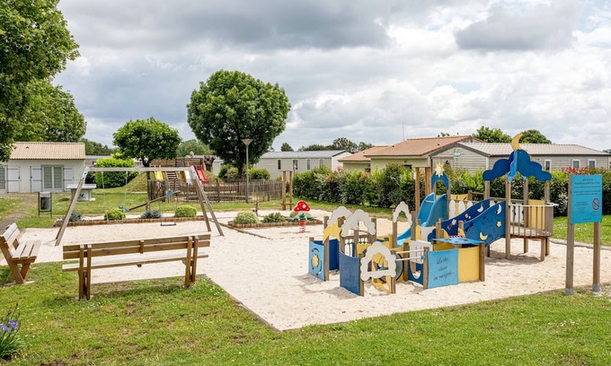 Mache Resort | Property In A Holiday Village '5 - Maison T3 Eco' with Shared Pool, Terrace and Shared Garden
