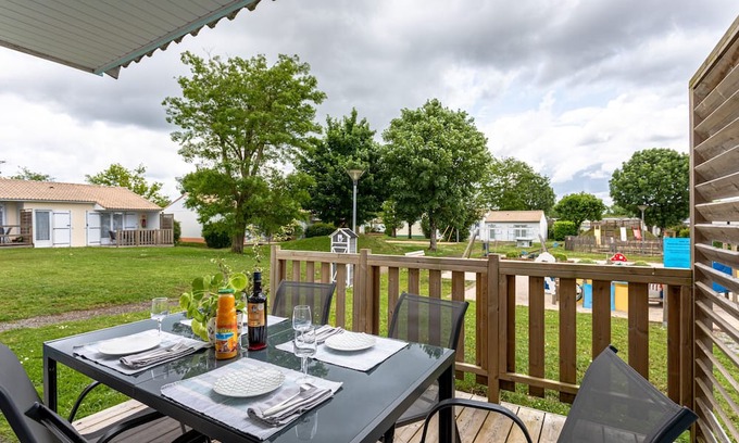 Mache House | Holiday Home '2 - Maison T3 Confort' with Shared Pool, Private Terrace and Shared Garden