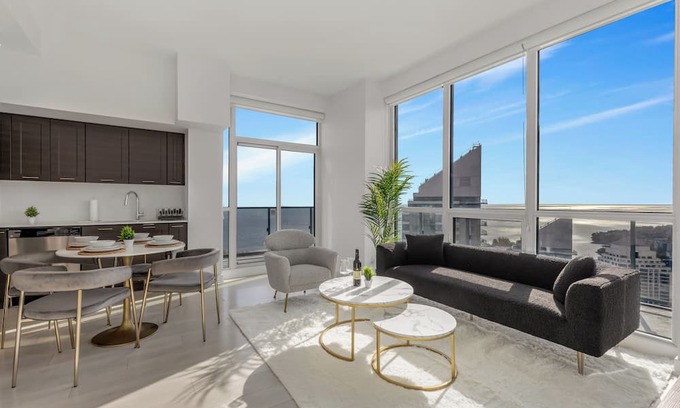 Humber Bay Shores Condo | Ultra Luxurious 2Bedroom - 2Bathroom High Floor Uninstructed Lake Views!