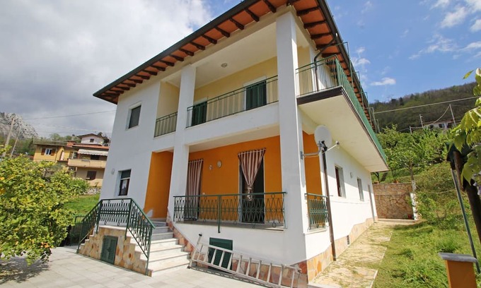 San Carlo Terme Villa | Stunning villa for 5 people with WIFI, TV and parking, close to Forte Dei Marmi