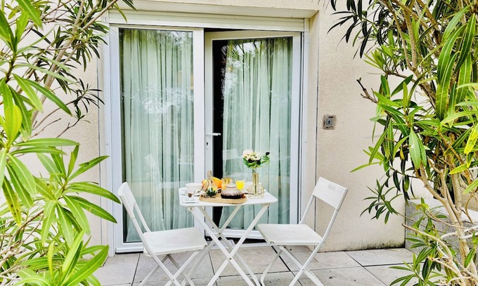 Hopitaux-Facultes Apartment | Beautiful, fully equipped studio!