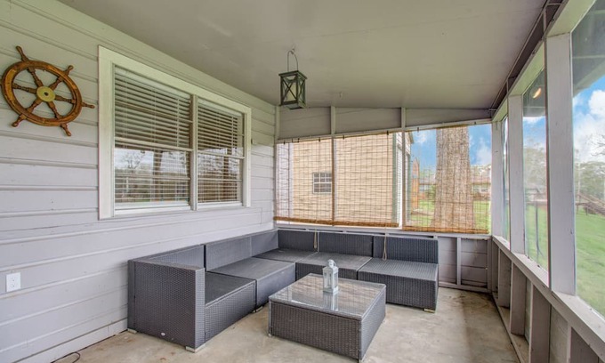 Wild Peach Village House | Cozy 1Bd/1Ba Waterfront Escape!