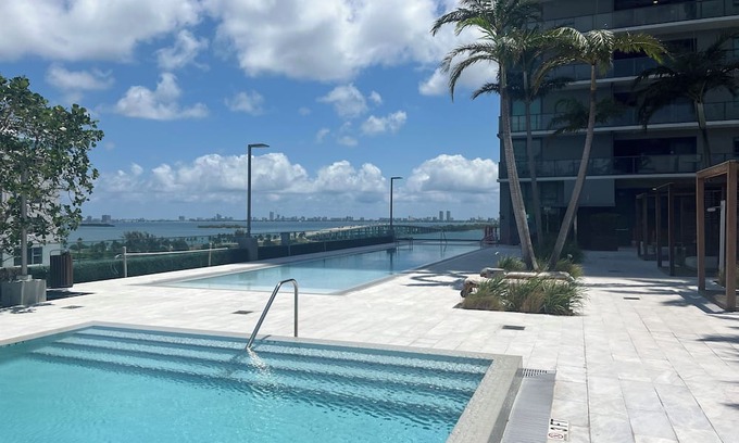 Edgewater Condo | Furnished 4 bed, 5.5 bath waterfront penthouse with stunning 50th floor views.