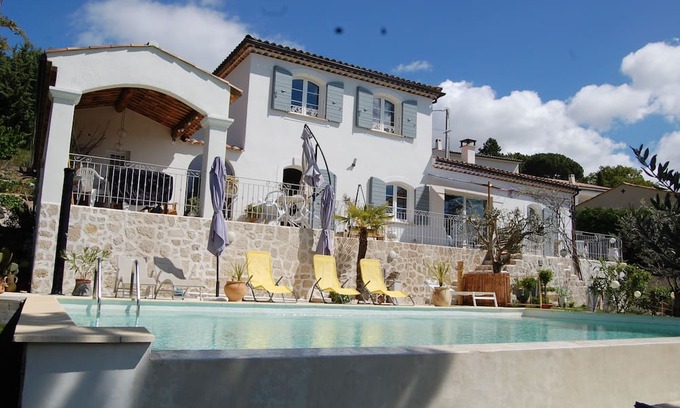 Manosque Villa | Location Saisonnière Villa Avec Piscine à Débordement