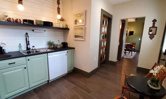 Lebanon House | Charming historic duplex within walking distance of quaint downtown attractions