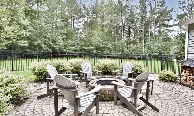 Rotterdam Junction House | Country colonial with firepit, bar area only minutes to Saratoga Springs