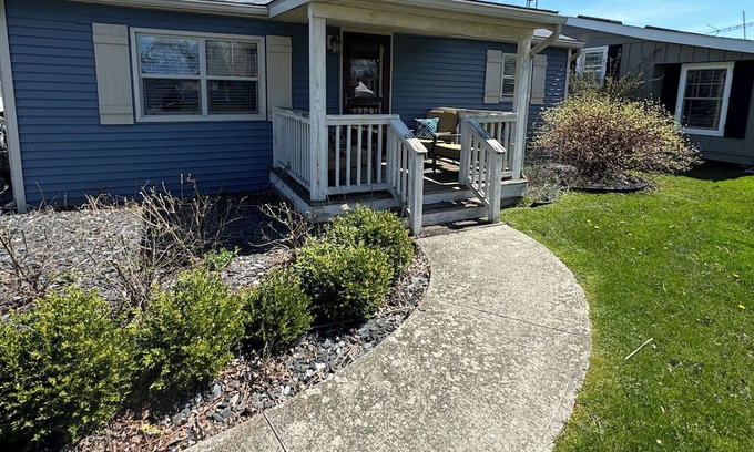 Port Clinton Cottage | Cozy Waterfront Cottage with a double lot— 4 miles to downtown Port Clinton