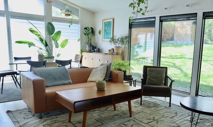 Roselawn Finance Apartment | Coastal Modern Oasis in Cincy