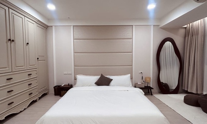 Zhongshan Condo | 2 mins walk to the MRT! Family-sized condo with reading area, 8 min night market