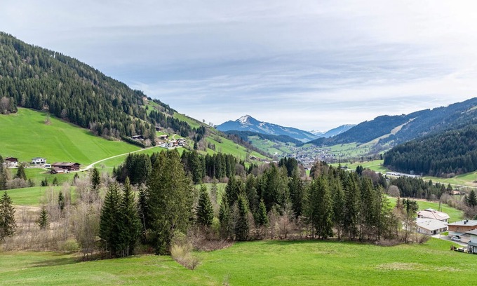 Oberau Apartment | Apartment 'Landhaus Sonnenzauber Sonnenschein2' with Mountain View, Balcony and Wi-Fi