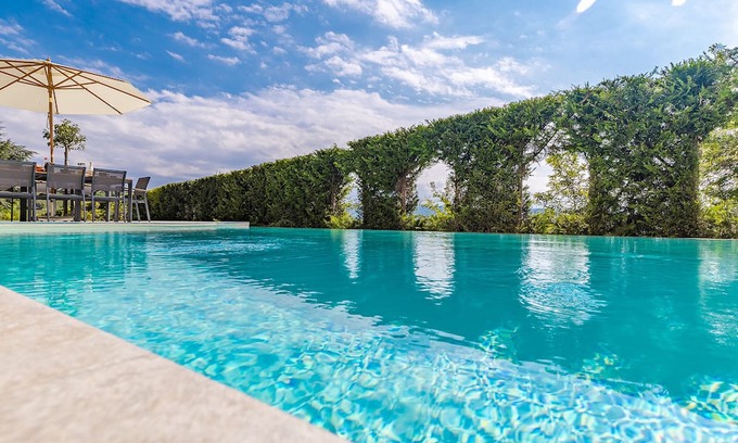 Neive Villa | Fine contemporary villa with views of the vineyards and a pool! - Villa Bianca