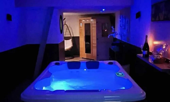La Poterie-Cap-d'Antifer Villa | Homerez - Villa for 8 ppl. with swimming-pool, sauna, jacuzzi, spa and garden