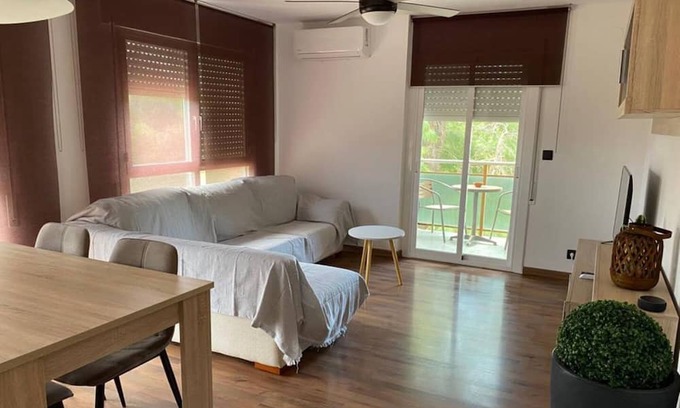 Roquetes Apartment | Apartment 'Casa Mar Touristic House' with Private Terrace, Wi-Fi and Air Conditioning