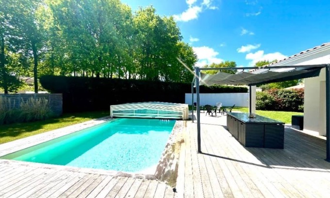 Etaules House | Vrbo Property